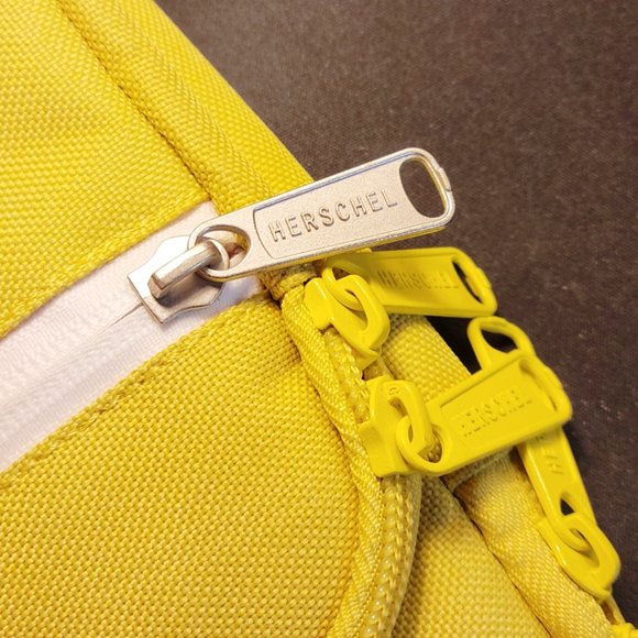 Authentic Herschel Pop Quiz Three-Pocket Tablet Sleeve, EUC - Picture 5 of 11